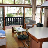 レークサイド山の家のコテージ屋内